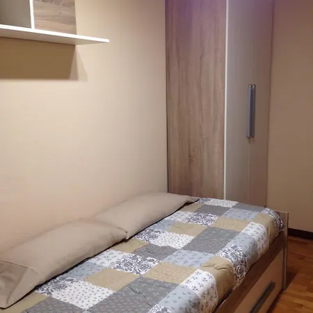 Piso Macias Picavea Lägenhet